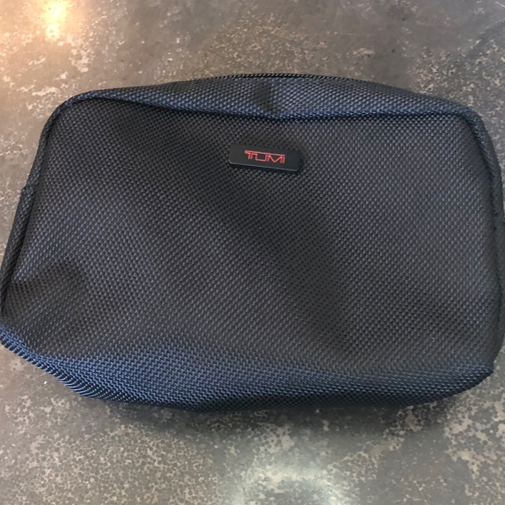 Tumi Black Textured Men's Toiletry Kit with Red Logo